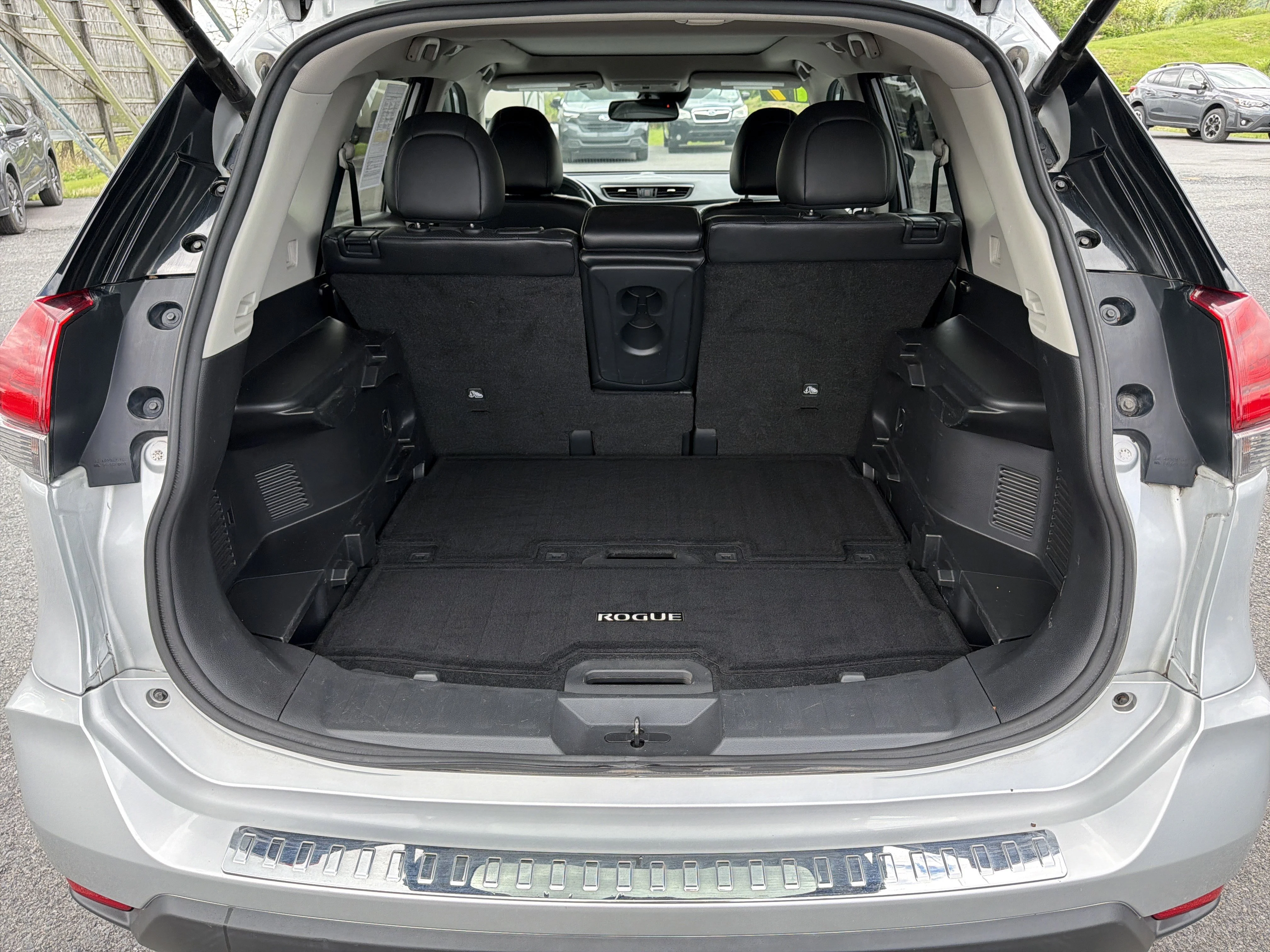 Used 2017 Brilliant Silver Nissan SL image 5