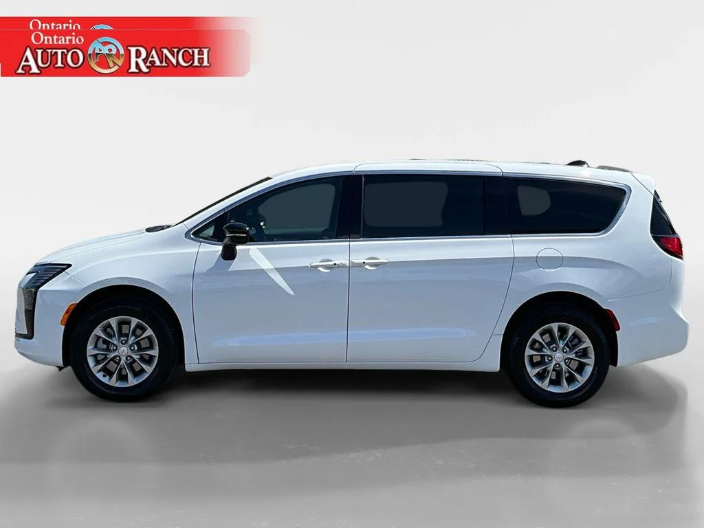 New 2027 Bright White Clearcoat Chrysler Select image 2