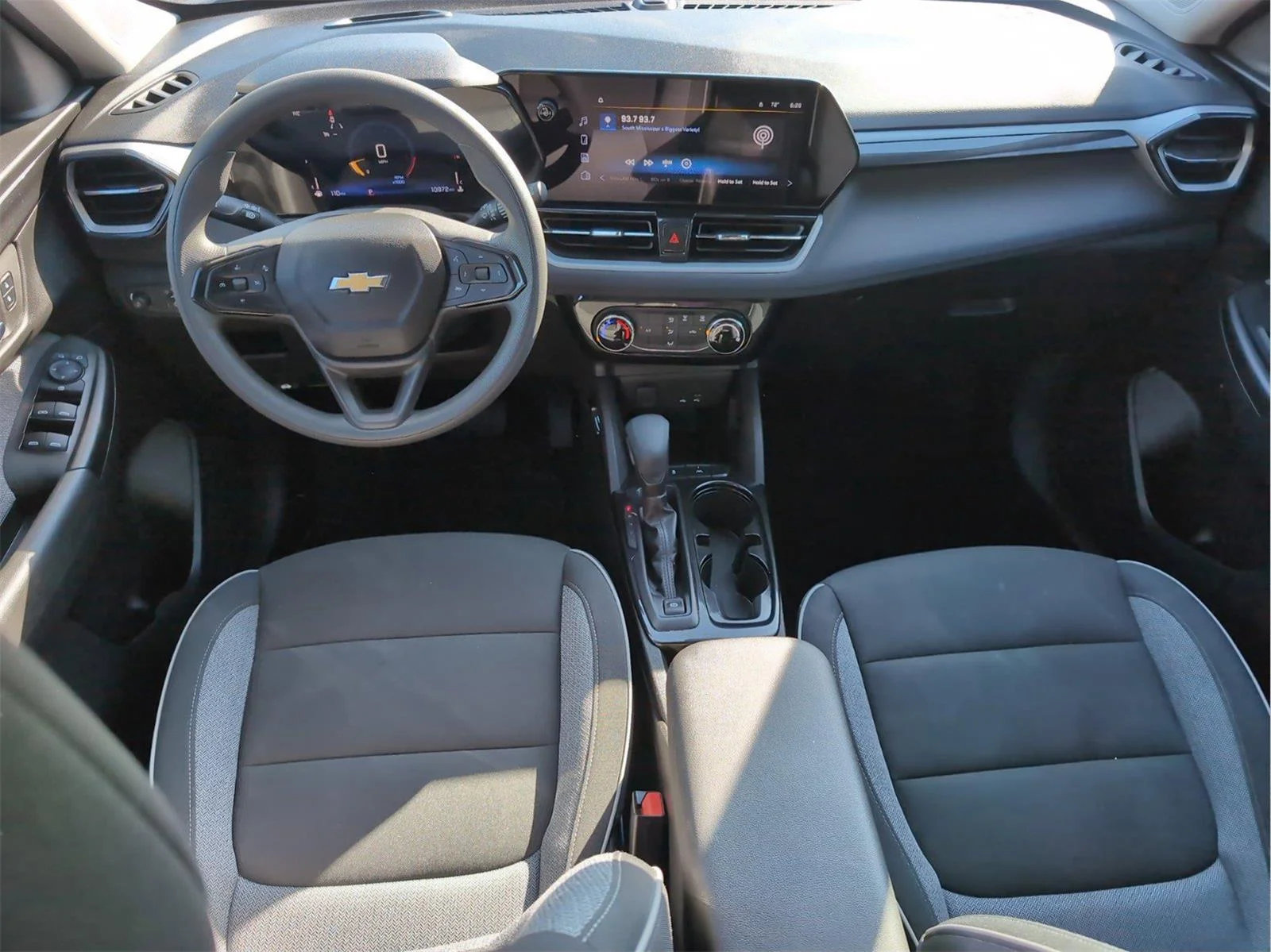 Used 2025 Sterling Gray Metallic Chevrolet LT image 29