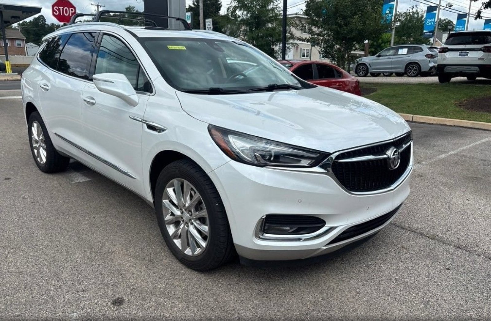 Used 2018 White Frost Tricoat Buick Premium image 4