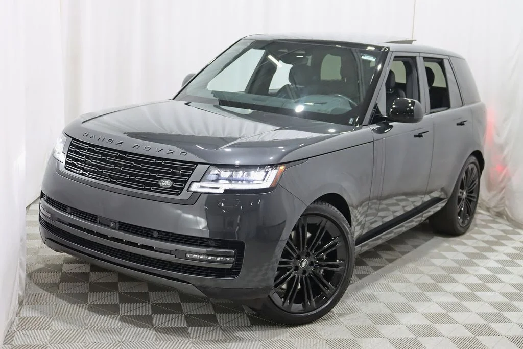 Used 2024 Black Land Rover SE image 5