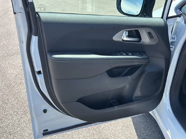 New 2027 White/off-white Chrysler Limited image 21