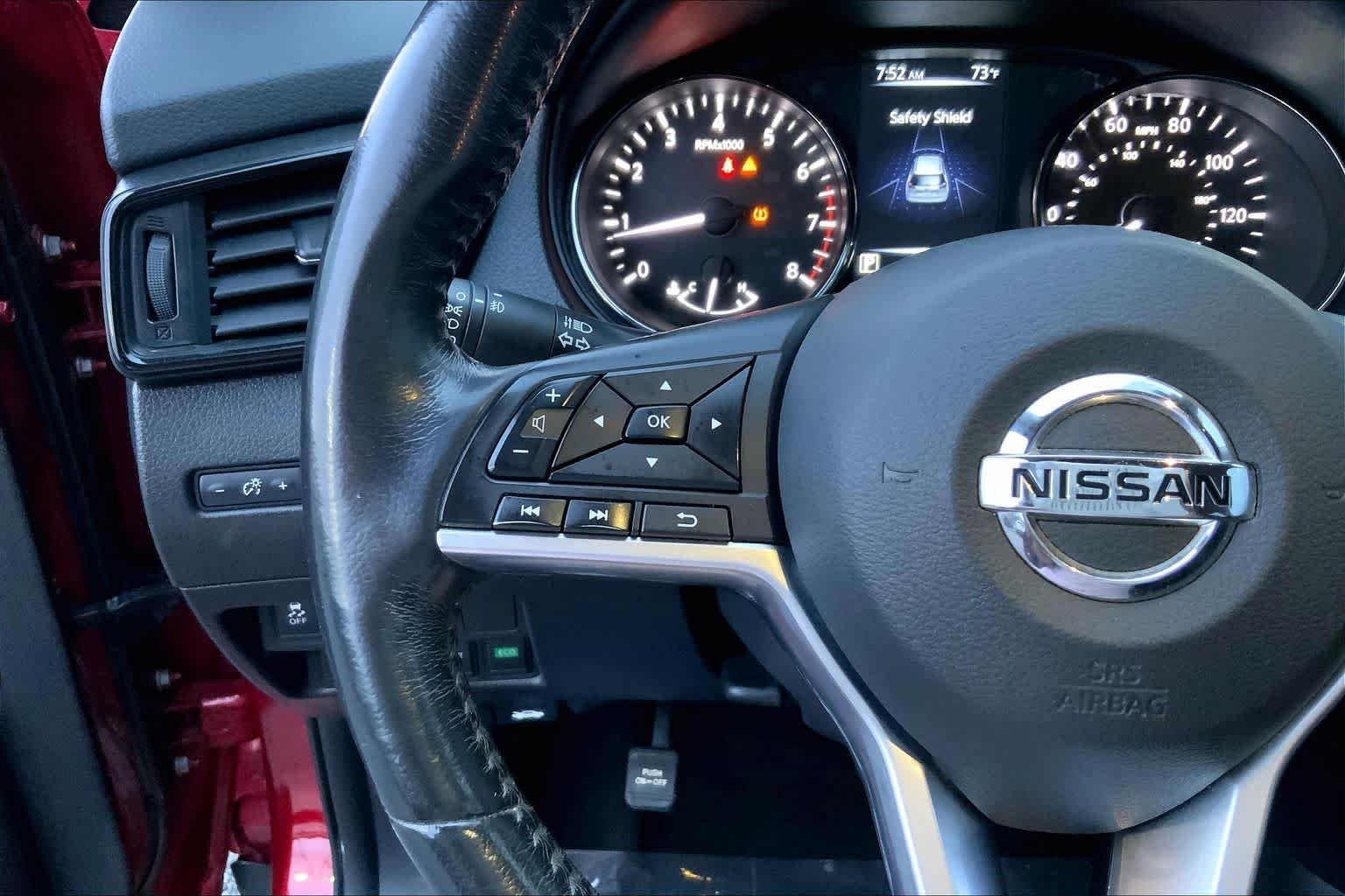 Used 2017 Palatial Ruby Nissan SL image 21