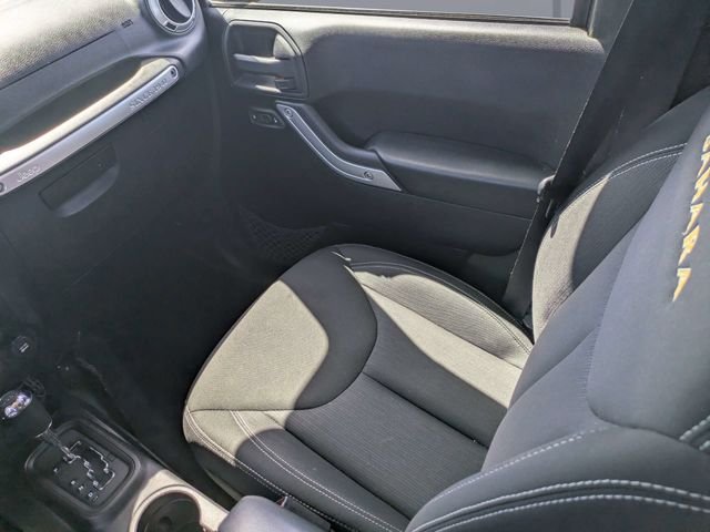 Used 2015 Green Jeep Unlimited Sahara image 15