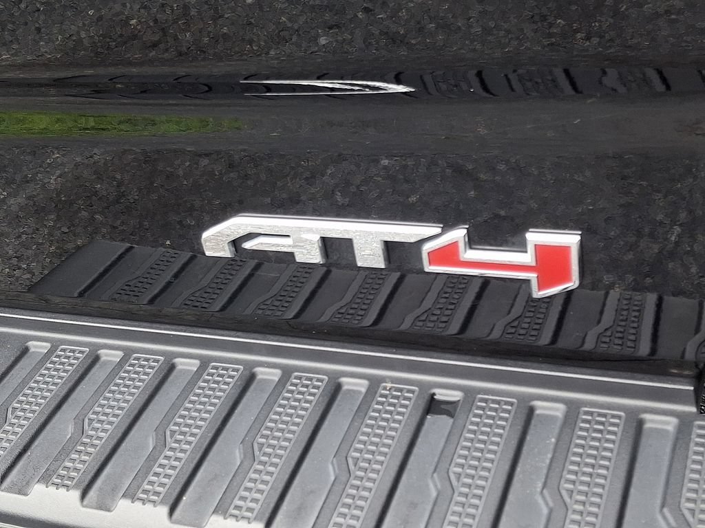 Used 2024 Onyx Black GMC AT4 image 34