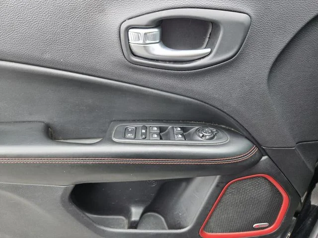 Used 2018 Black Jeep Trailhawk image 31