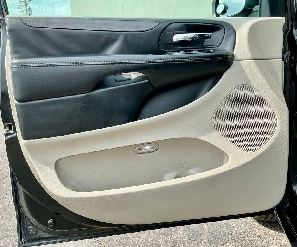 Used 2018 Black Dodge SE image 40