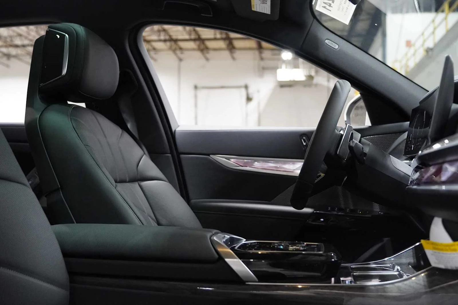 New 2026 Mineral White Metallic BMW 760i xDrive image 9