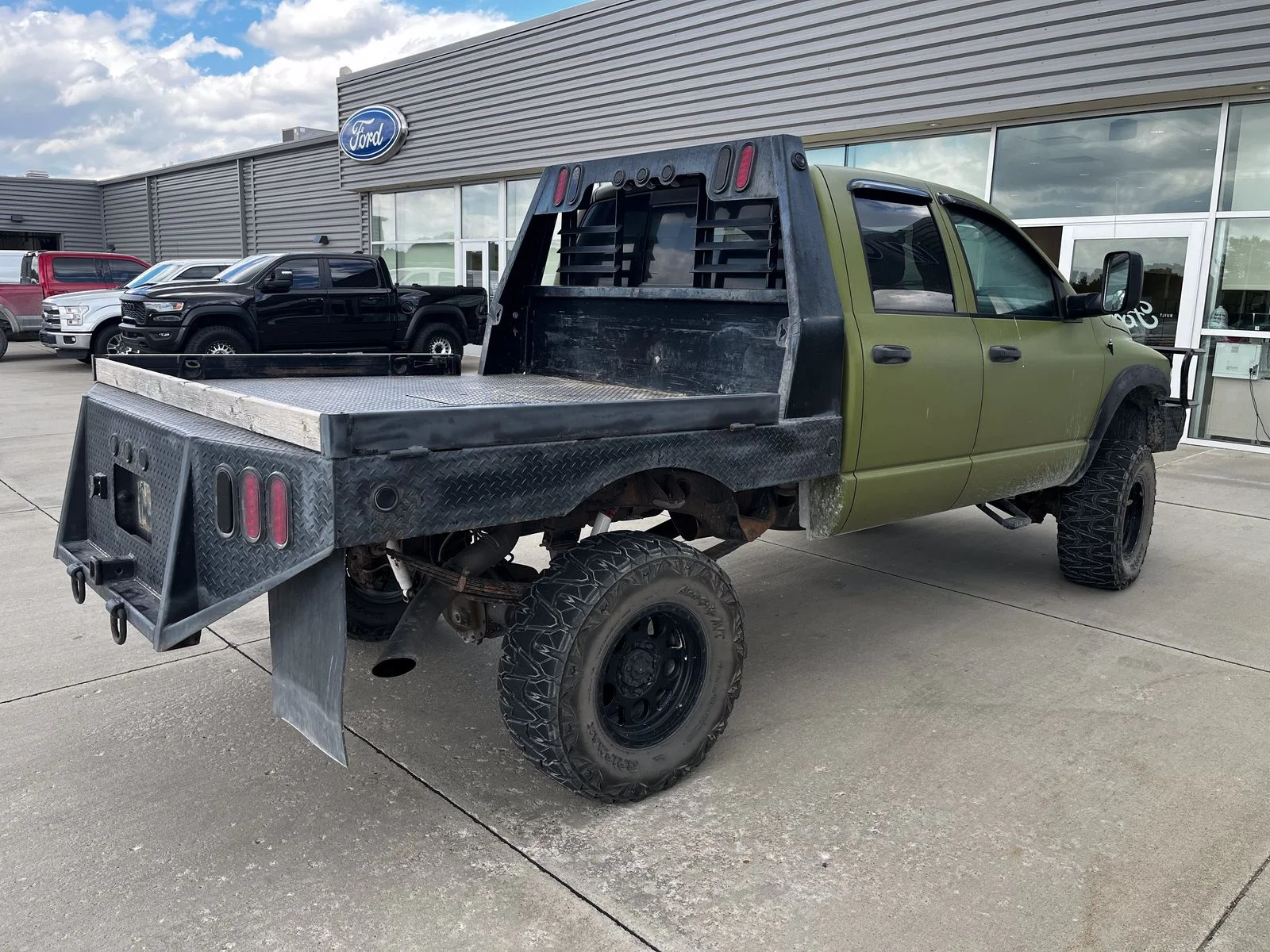 Used 2004 Silver Dodge SLT image 3