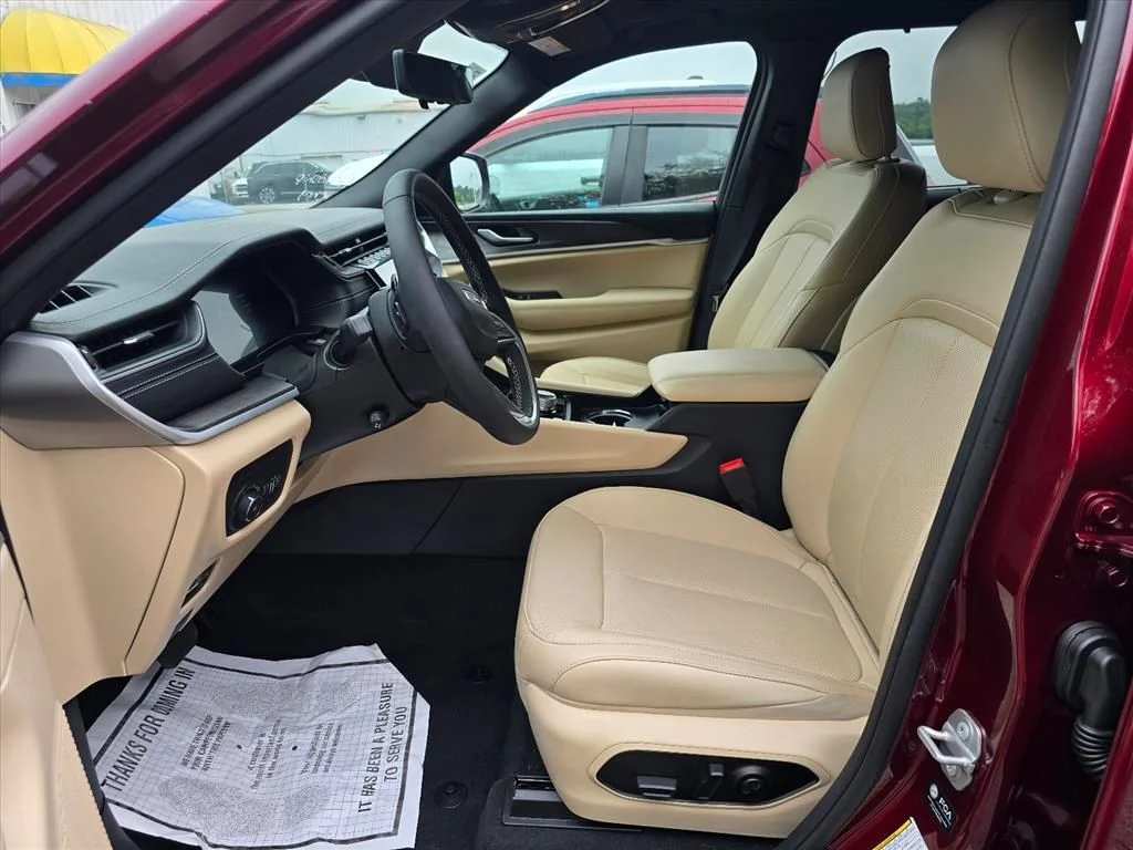 Used 2025 Red Jeep Limited image 9