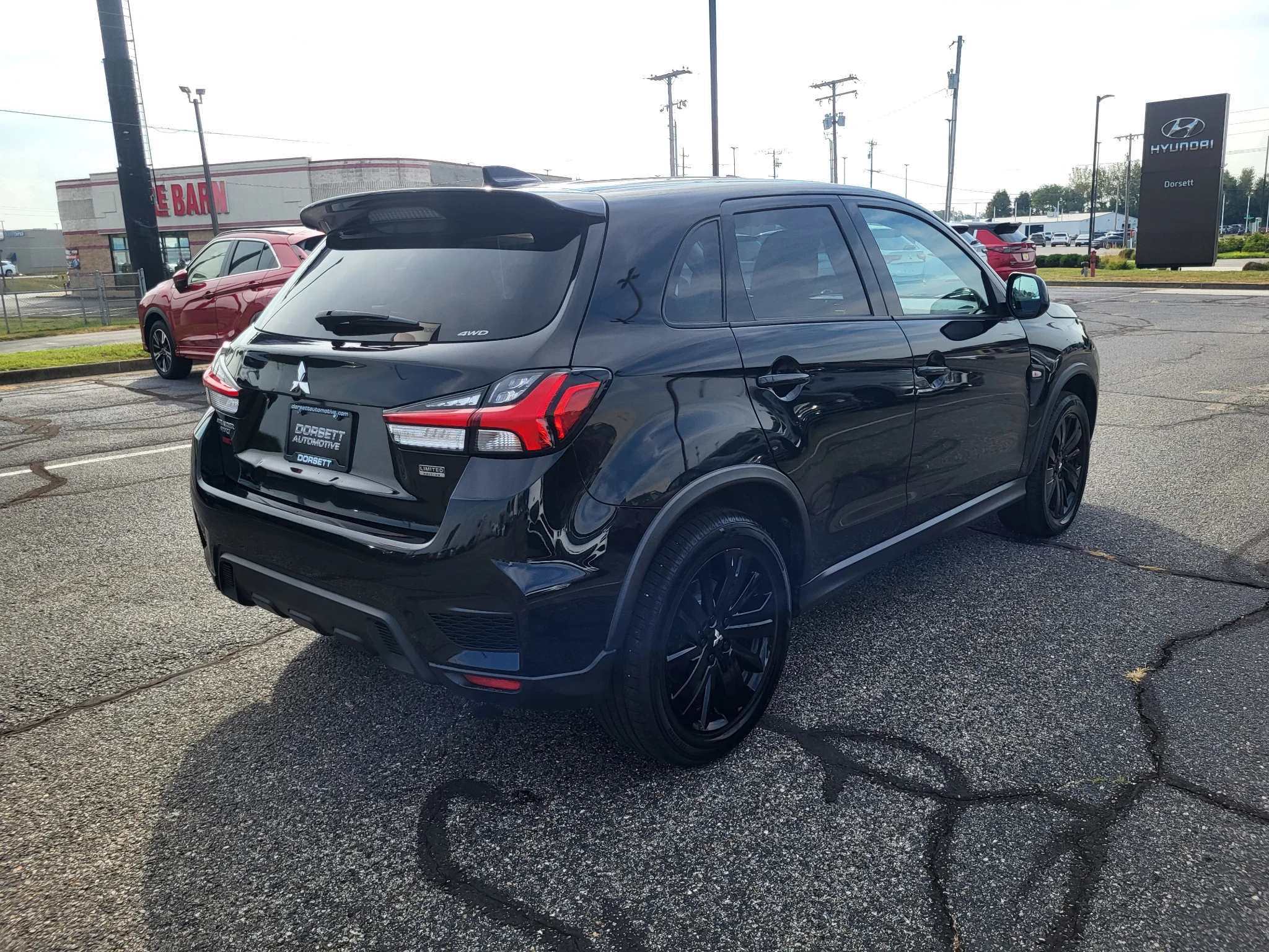 Used 2022 Labrador Black Pearl Mitsubishi LE image 6