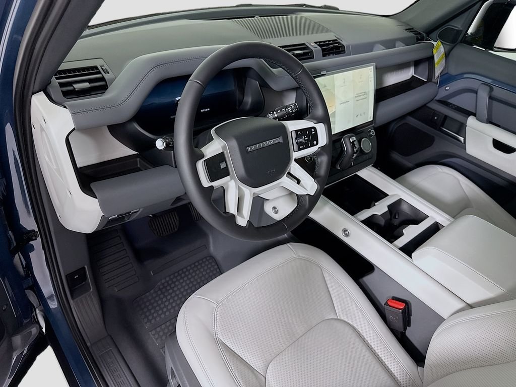 Used 2026 Tasman Blue Metallic Land Rover S image 9