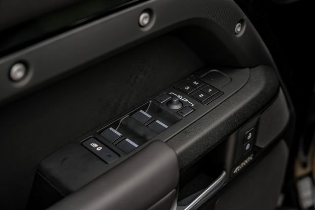 2025 Land Rover Defender V8 - Photo 56