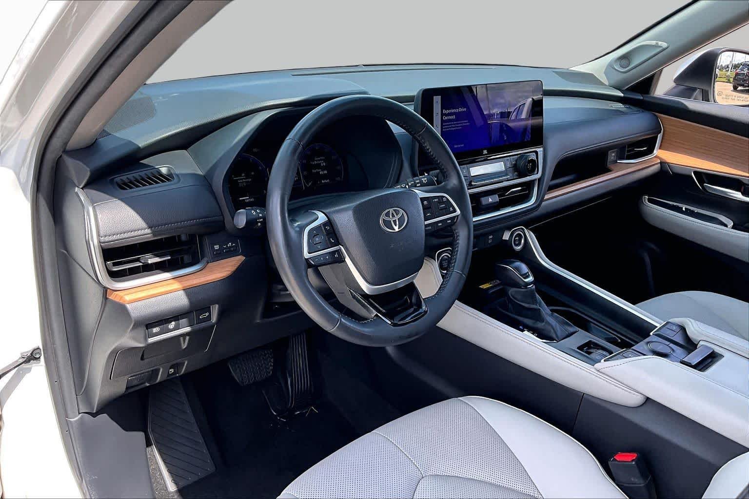 Used 2024 Wind Chill Pearl Toyota Limited image 18