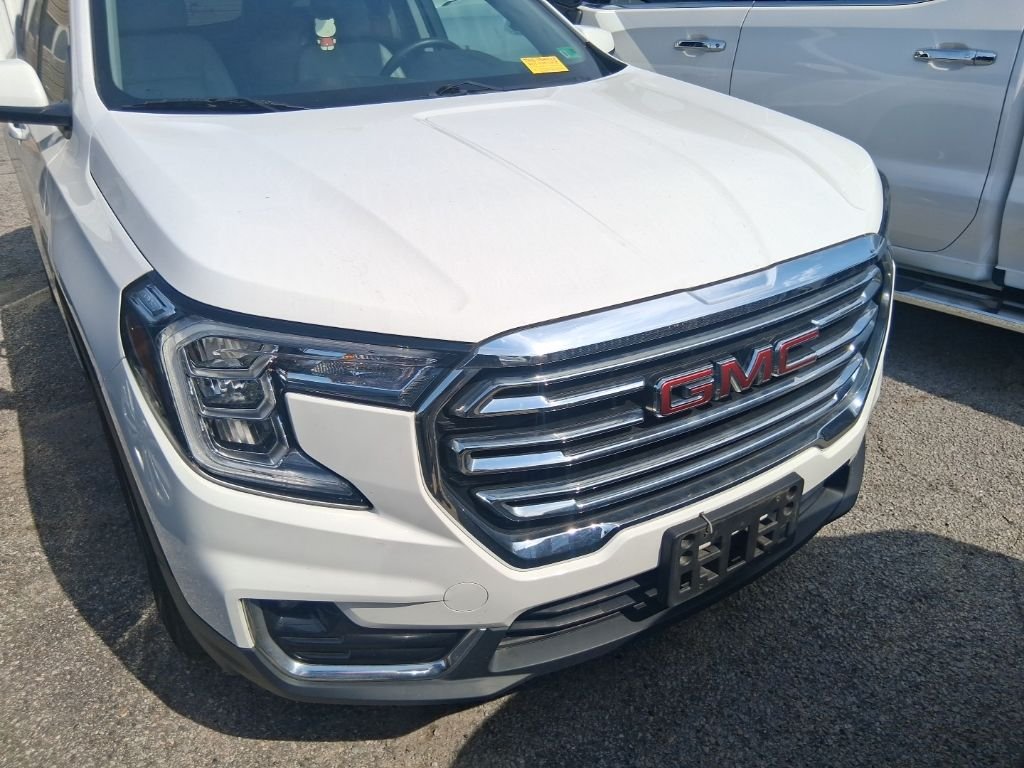 Used 2023 White GMC SLT image 3