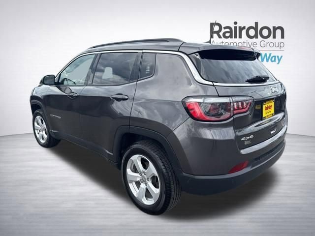 Used 2021 Granite Crystal Metallic Clearcoat Jeep Latitude image 5