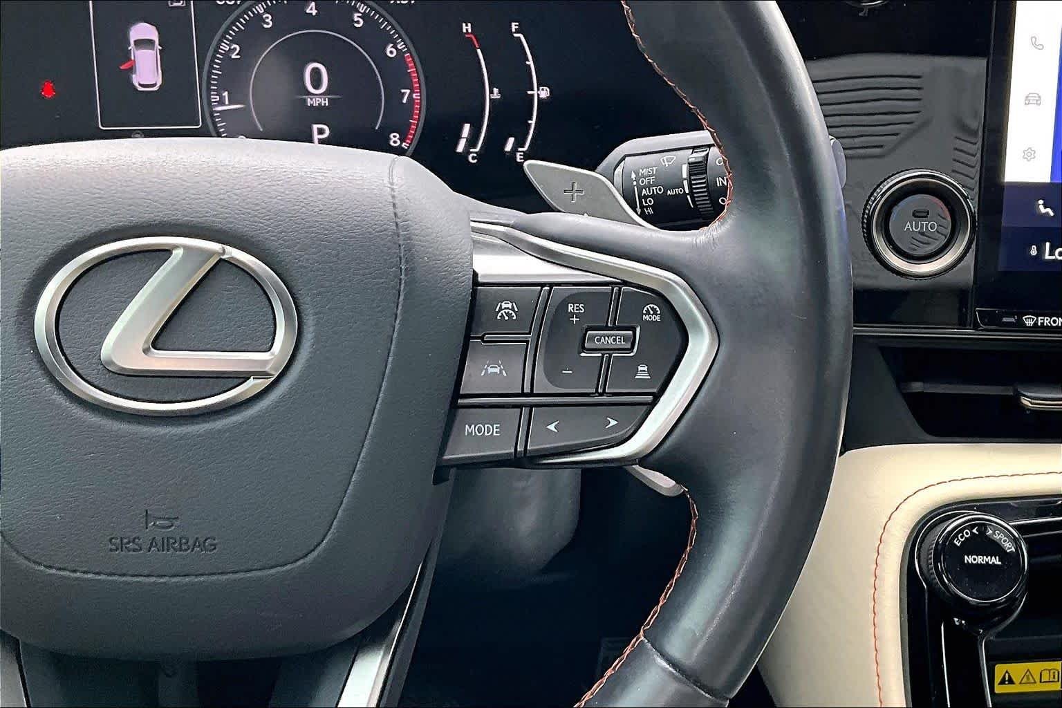 Used 2022 Eminent White Pearl Lexus Premium image 26