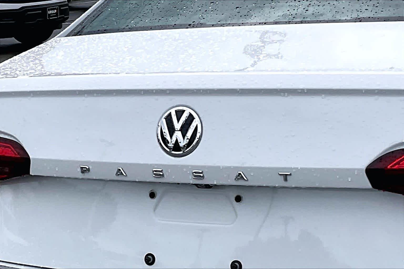 Used 2022 Pure White Volkswagen 2.0T SE image 27