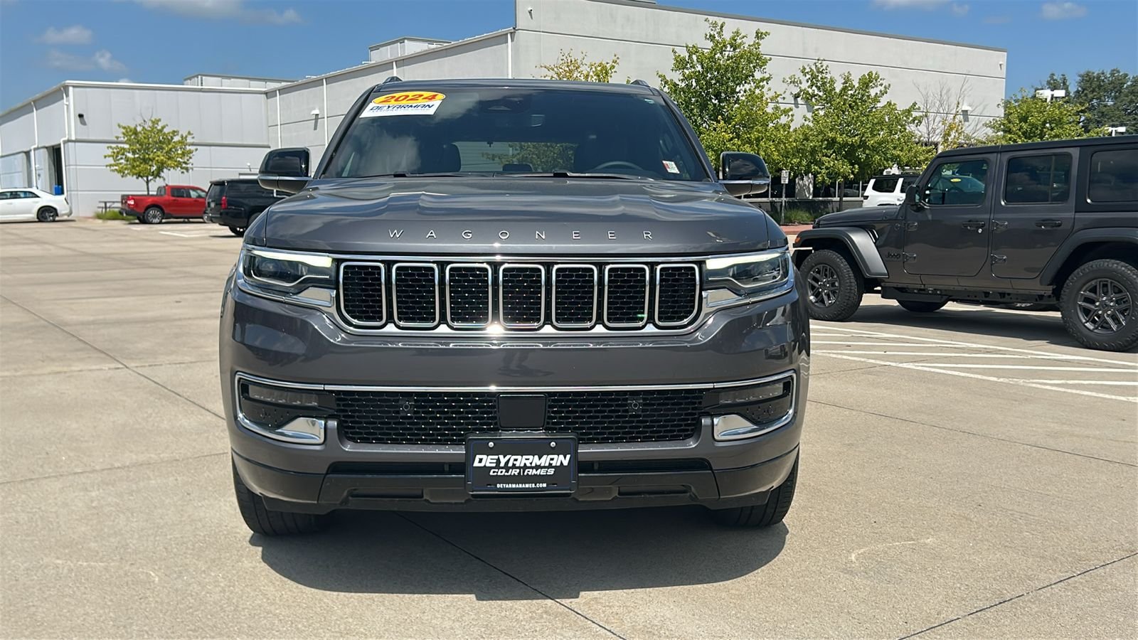 Used 2024 Gray Jeep Base image 9