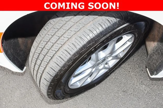 Used 2022 White Chrysler LX image 12