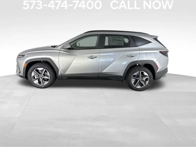 Used 2025 Silver Hyundai SEL Convenience image 11