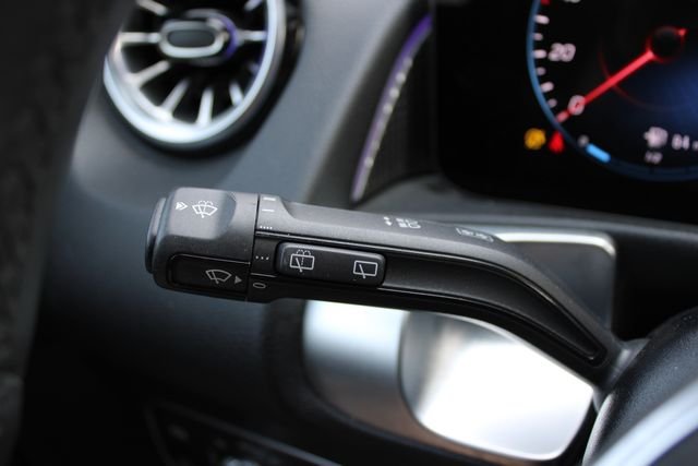 Used 2022  Mercedes-Benz GLB 250 image 8
