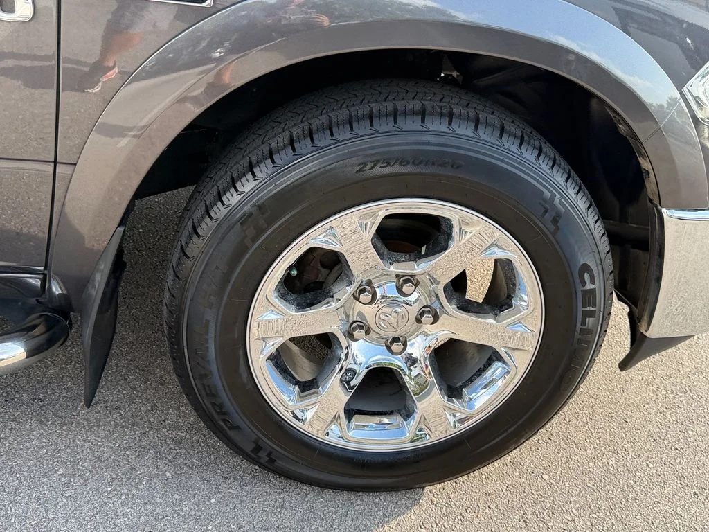 Used 2018 Granite Crystal Clearcoat Metallic Ram Laramie image 21