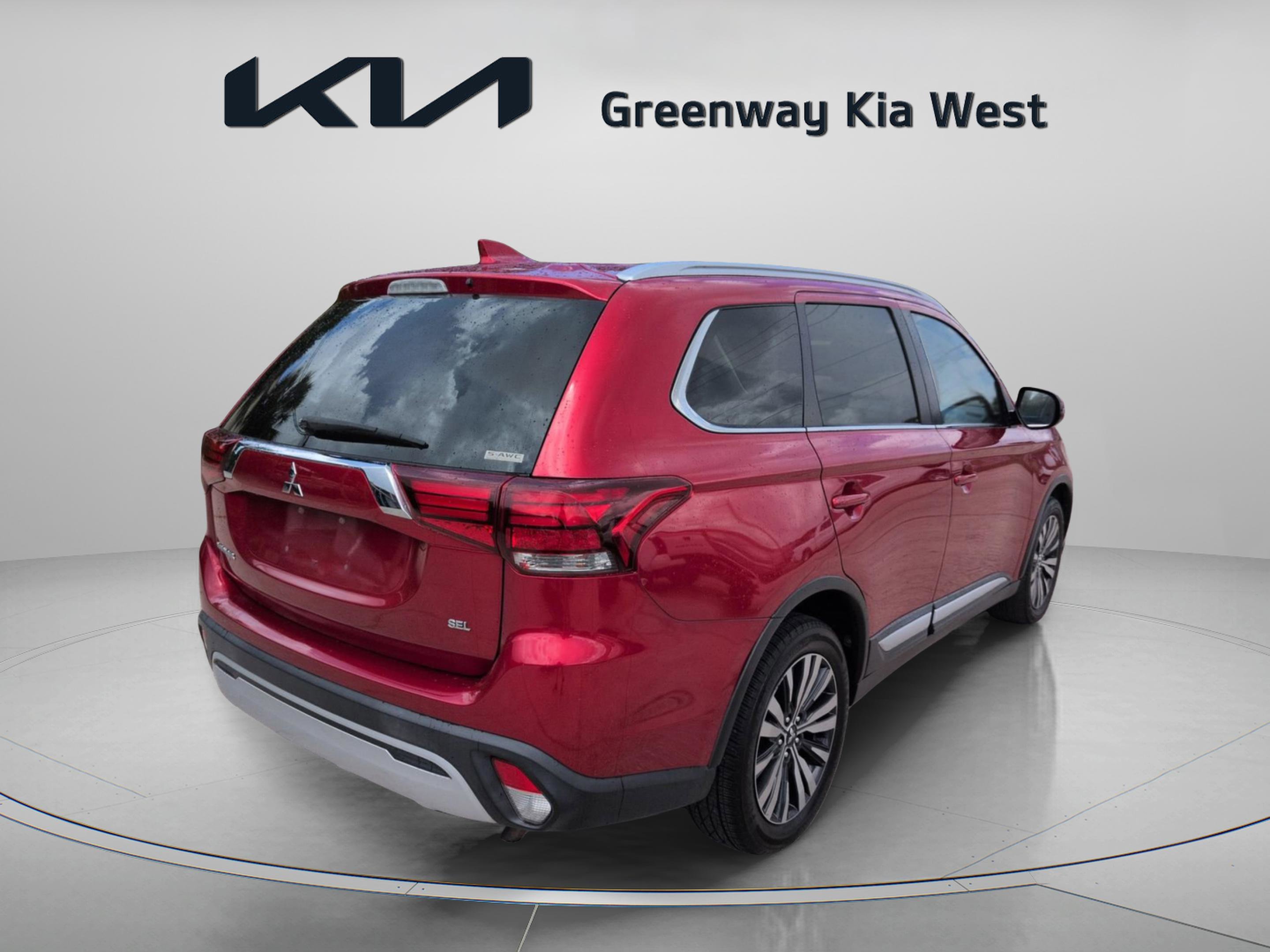 Used 2020 Red Diamond Mitsubishi SE image 8