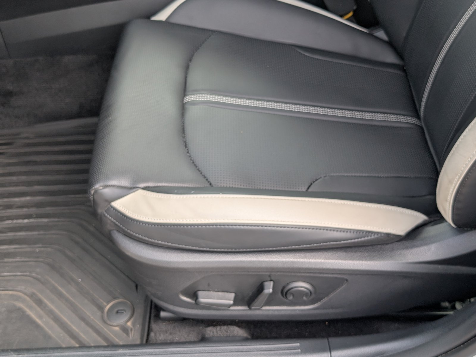 2025 Kia K5 GT-Line - Photo 10