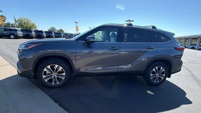 Used 2022 Magnetic Gray Metallic Toyota XLE image 7