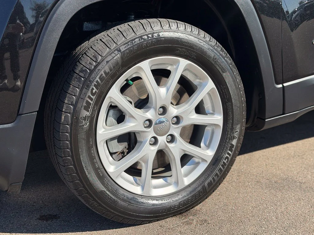 Used 2014 Black Jeep Latitude image 25