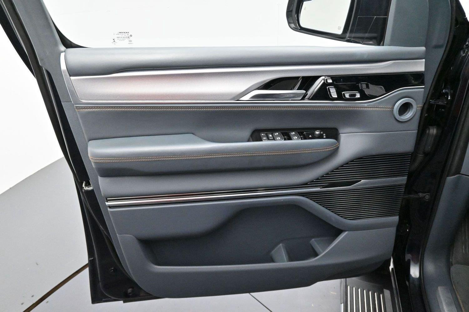 Used 2022 Blue Jeep Series III image 13