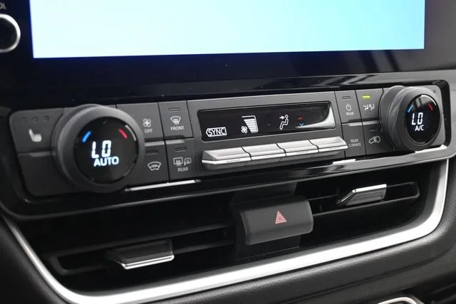 Used 2024 Wind Chill Pearl Toyota XLE image 18