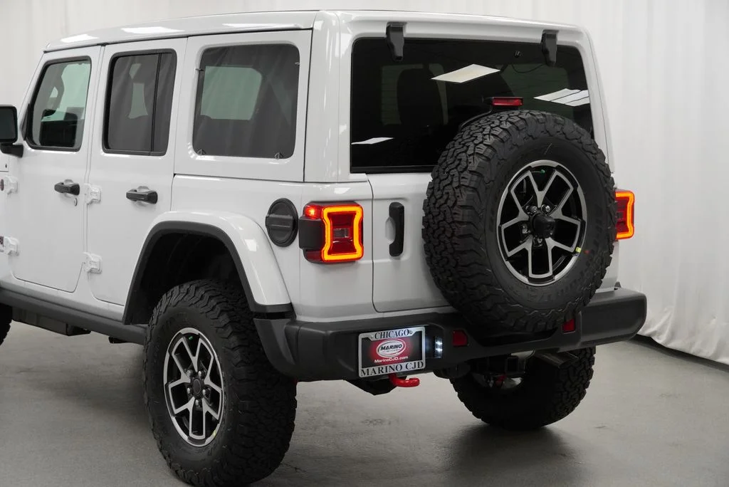 New 2026 Bright White Clear-Coat Exterior Paint Jeep Rubicon image 12