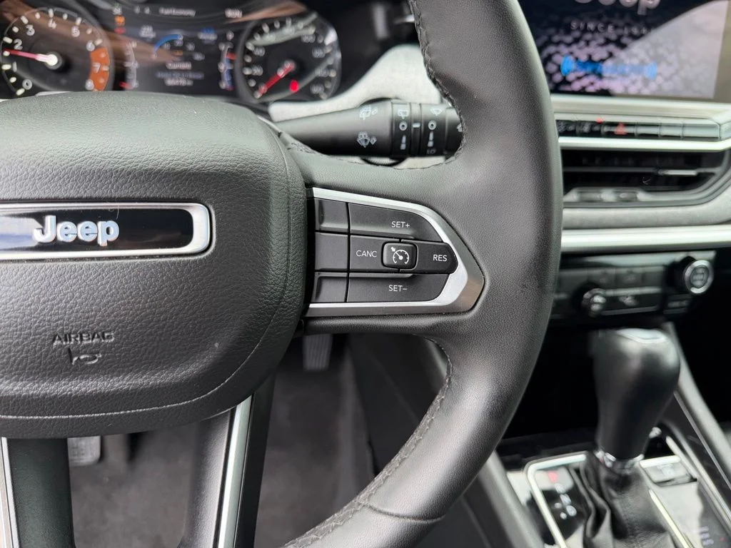 Used 2024 White Jeep Latitude image 17