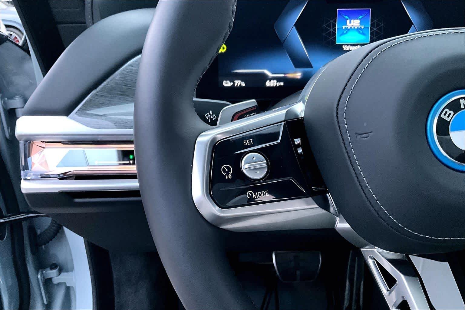 2025 BMW i7 50 - Photo 22