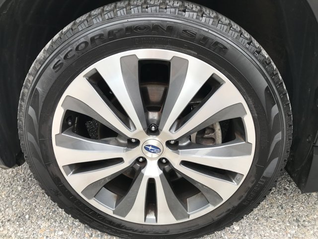 Used 2020 Crystal White Pearl Subaru Limited image 12