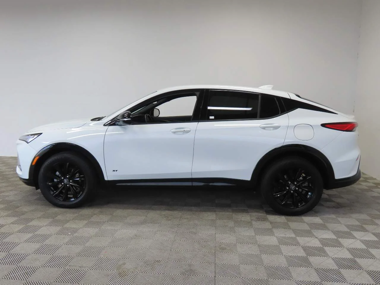 Used 2025 Summit White Buick Sport Touring image 5