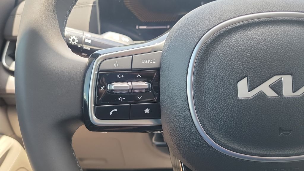New 2026 Snow White Pearl Kia EX image 19