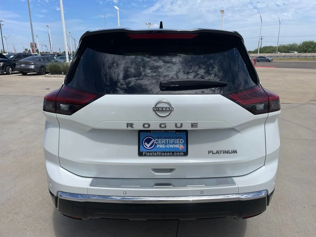 Used 2024 White Nissan Platinum image 6