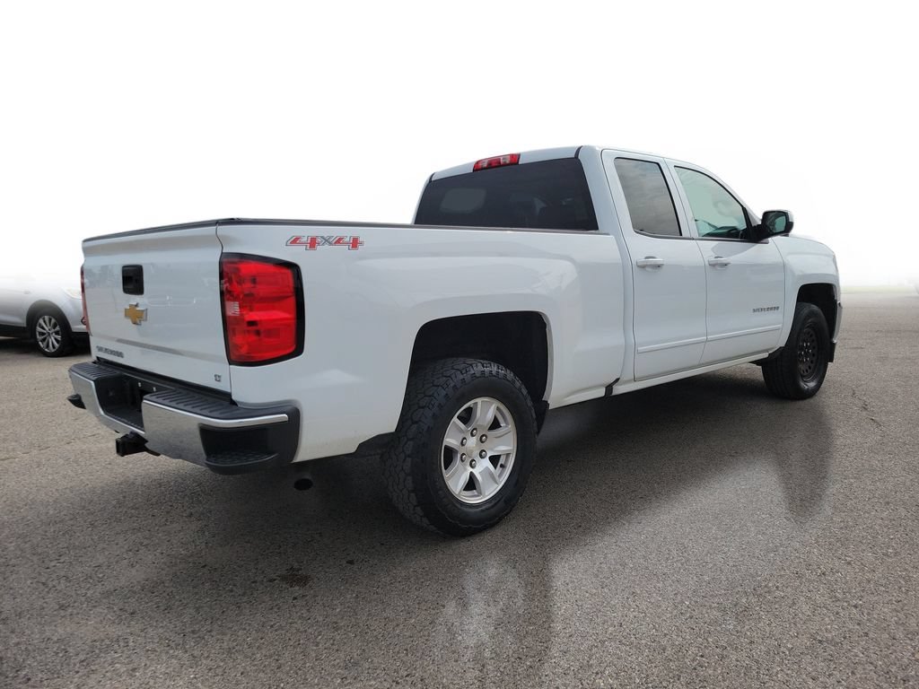 Used 2017 SUMMIT WHITE Chevrolet LT image 4