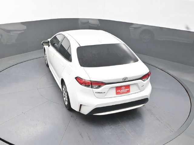 Used 2021 White Toyota LE image 27