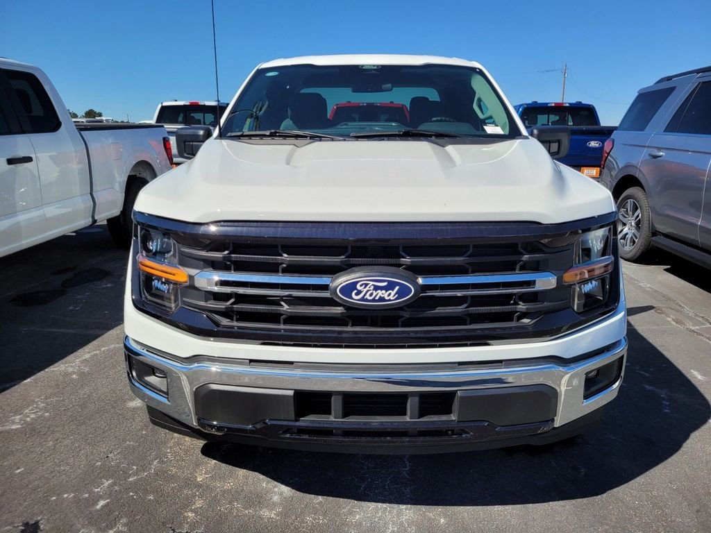 New 2025 Oxford White Ford XLT image 24
