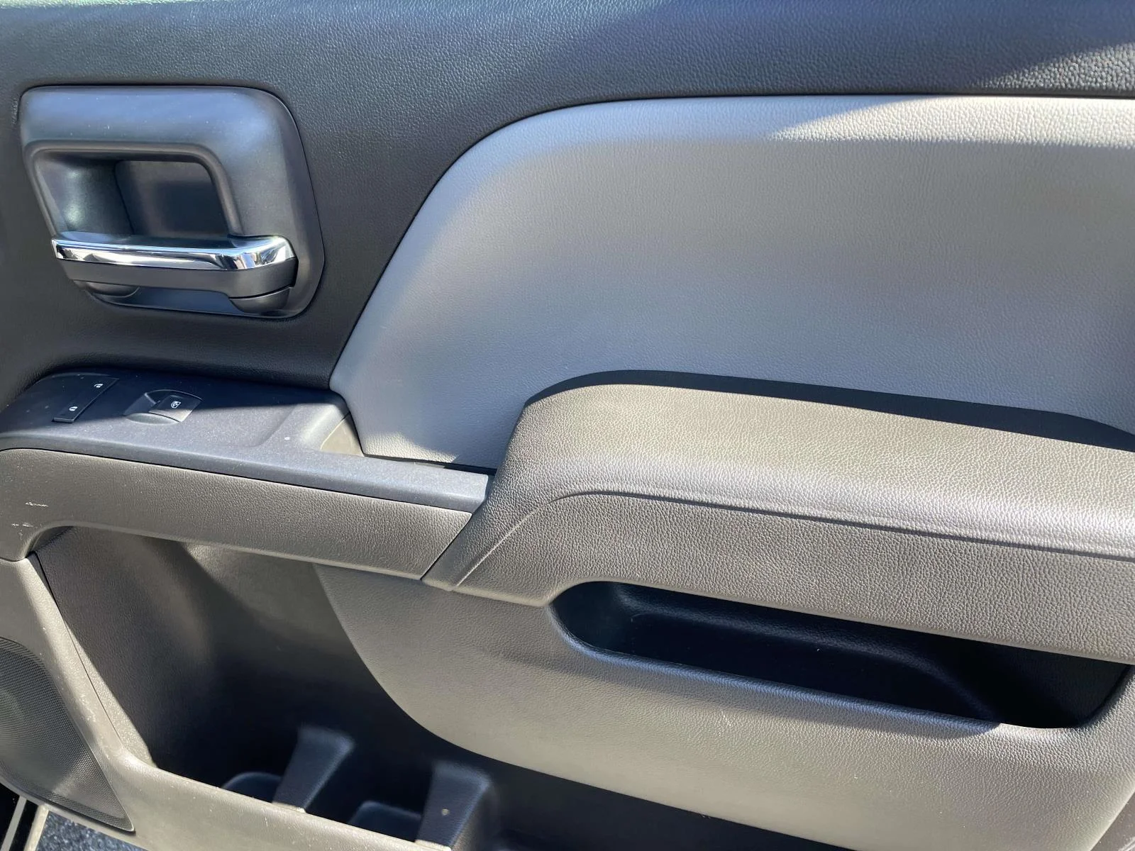 Used 2017 BLACK Chevrolet Custom image 8