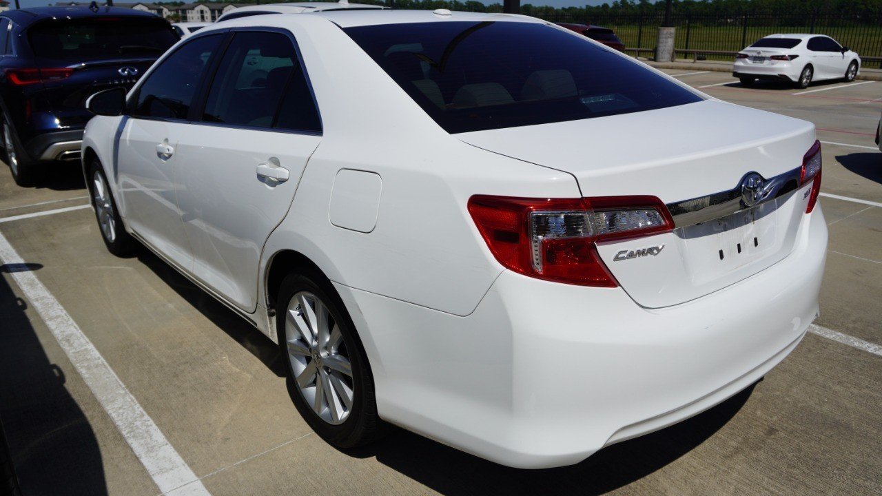 Used 2012 White Toyota XLE image 7