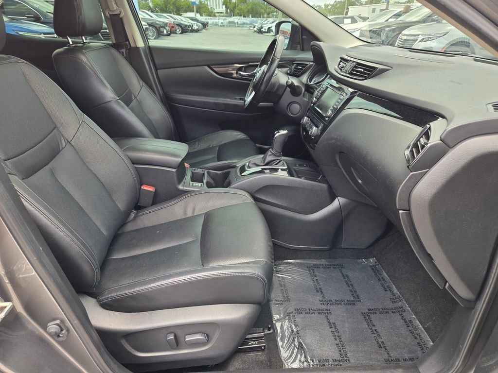Used 2021 Gun Metallic Nissan SL image 17