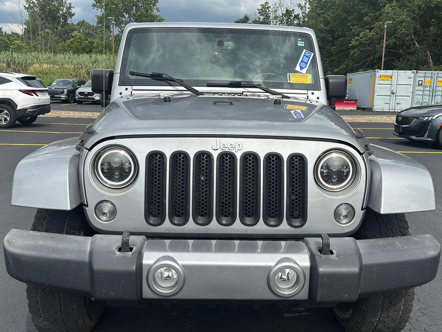 Used 2018 Billet Metallic Jeep Sahara image 2