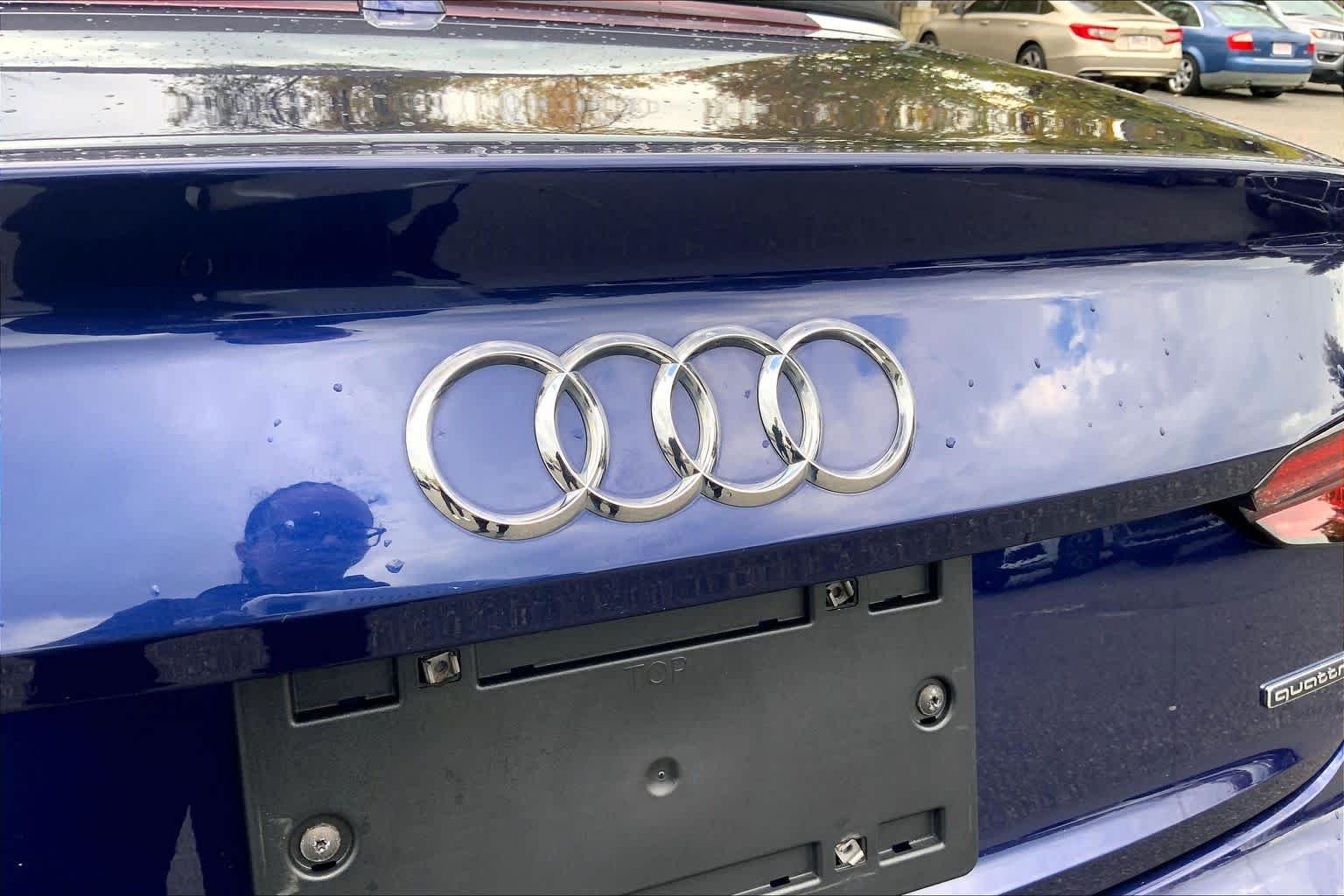 Used 2019 Navarra Blue Metallic/Black Roof Audi Premium Plus image 10