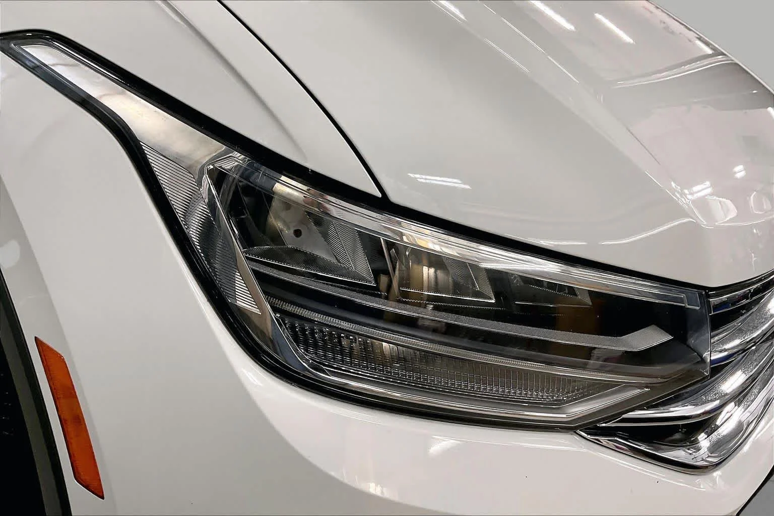 Used 2022 Pure White Volkswagen SE image 27