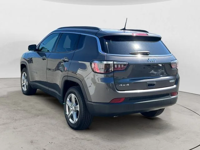 Used 2024 Granite Crystal Gray Metallic Jeep Latitude image 3